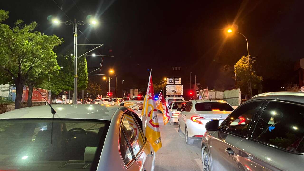 Galatasaray şampiyon oldu, Konya’da taraftarlar sokağa döküldü 5